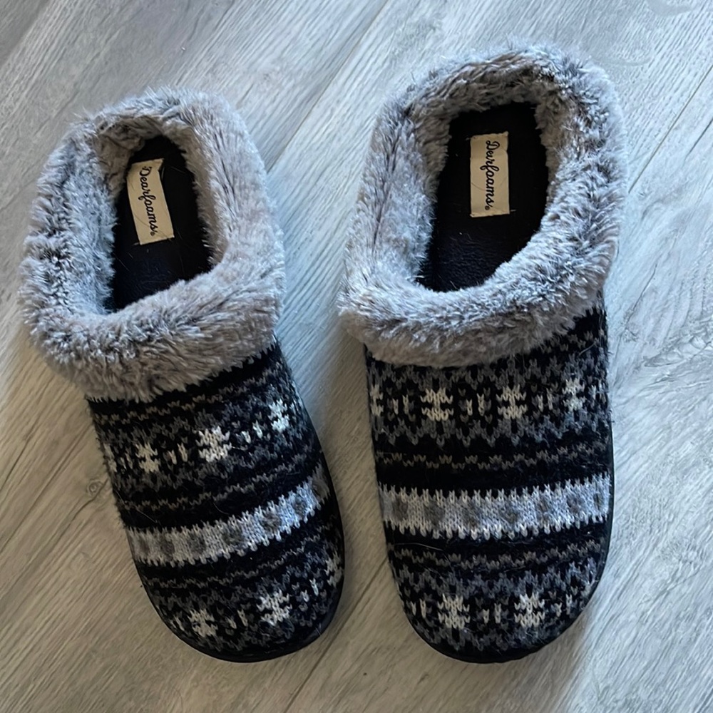 Dearforms men’s slippers size large (9-10)